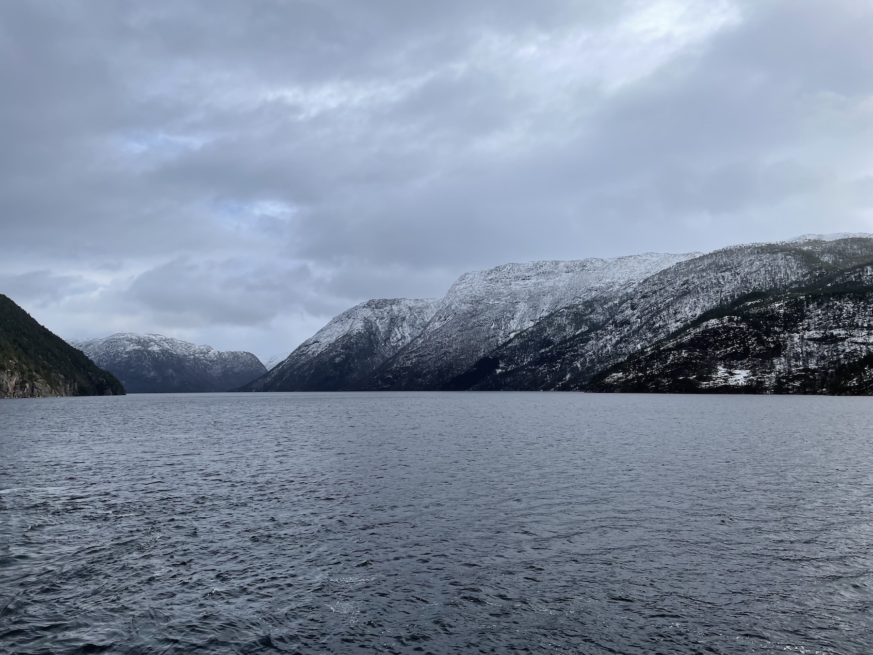 Masfjorden i vinterskrud