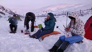 Participants at the IceFinse field course having a break in the snow. 