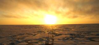 Arktisk sjøis i lav sol. Arctic sea ice sunset Foto: V. Dansereau, 2010